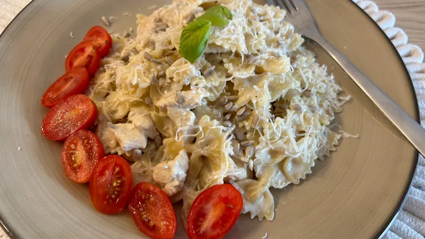 Makaron z kurczakiem w sosie śmietanowo-musztardowym