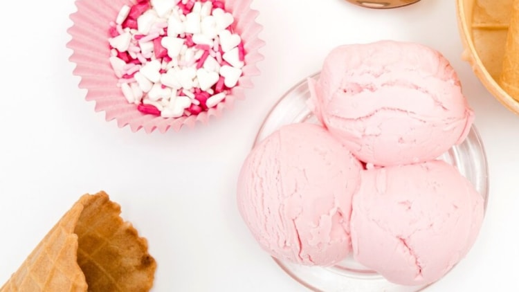 Domowy przepis na lody truskawkowe